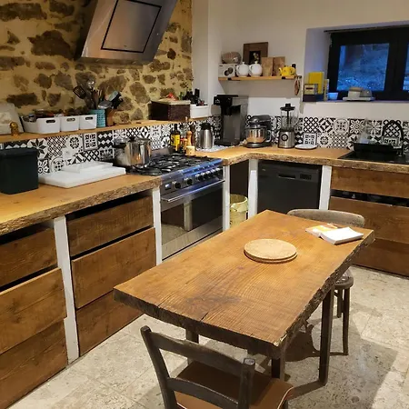 Renovated Bastide Among Vineyards Near Uzes
