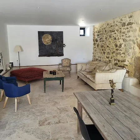 Renovated Bastide Among Vineyards Near Uzes Tatil Evi