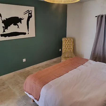 Renovated Bastide Among Vineyards Near Uzes Pougnadoresse