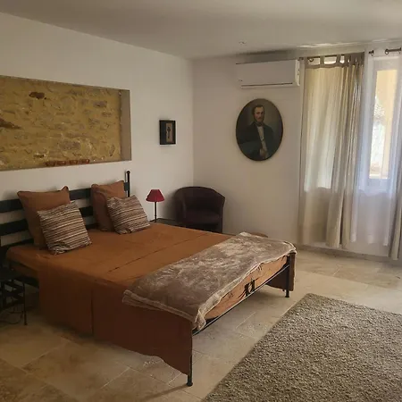 Renovated Bastide Among Vineyards Near Uzes Pougnadoresse