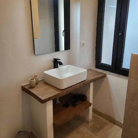Renovated Bastide Among Vineyards Near Uzes Tatil Evi
