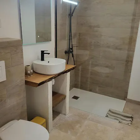 Renovated Bastide Among Vineyards Near Uzes * Pougnadoresse