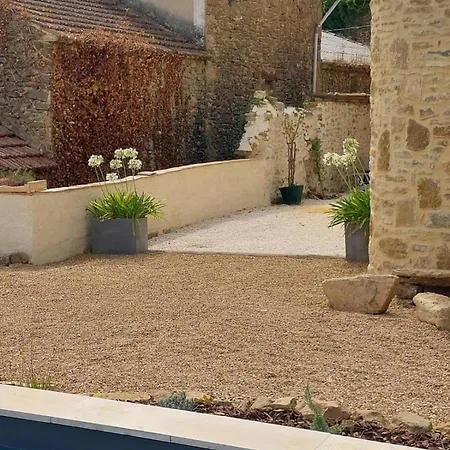 Renovated Bastide Among Vineyards Near Uzes Tatil Evi Pougnadoresse