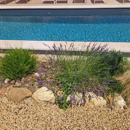 Renovated Bastide Among Vineyards Near Uzes * Pougnadoresse