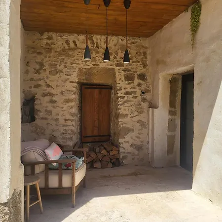 Renovated Bastide Among Vineyards Near Uzes Tatil Evi Pougnadoresse